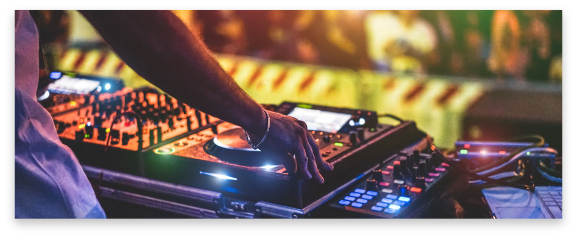 出演機会の斡旋や、スケジュールの調整業務。